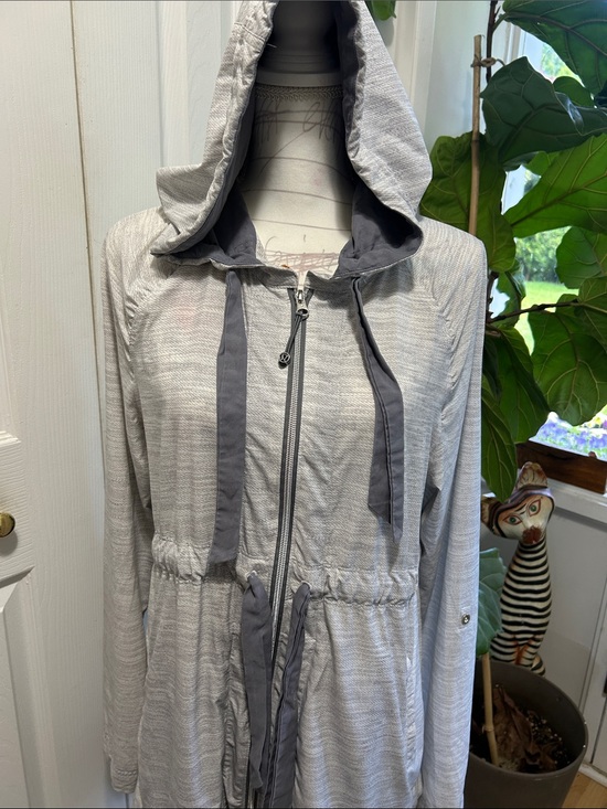 lululemon athletica Jackets & Blazers - lululemon athletica Light Gray Hooded Summer Jacket